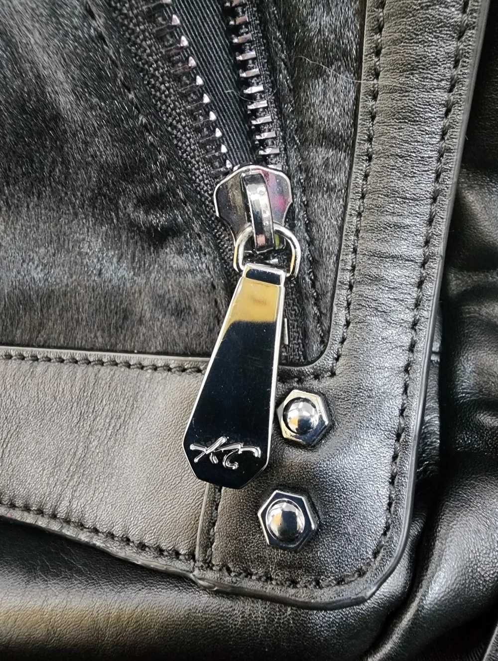 Kenneth Cole Black Leather Crossbody Shoulder Bag w/ Zippers